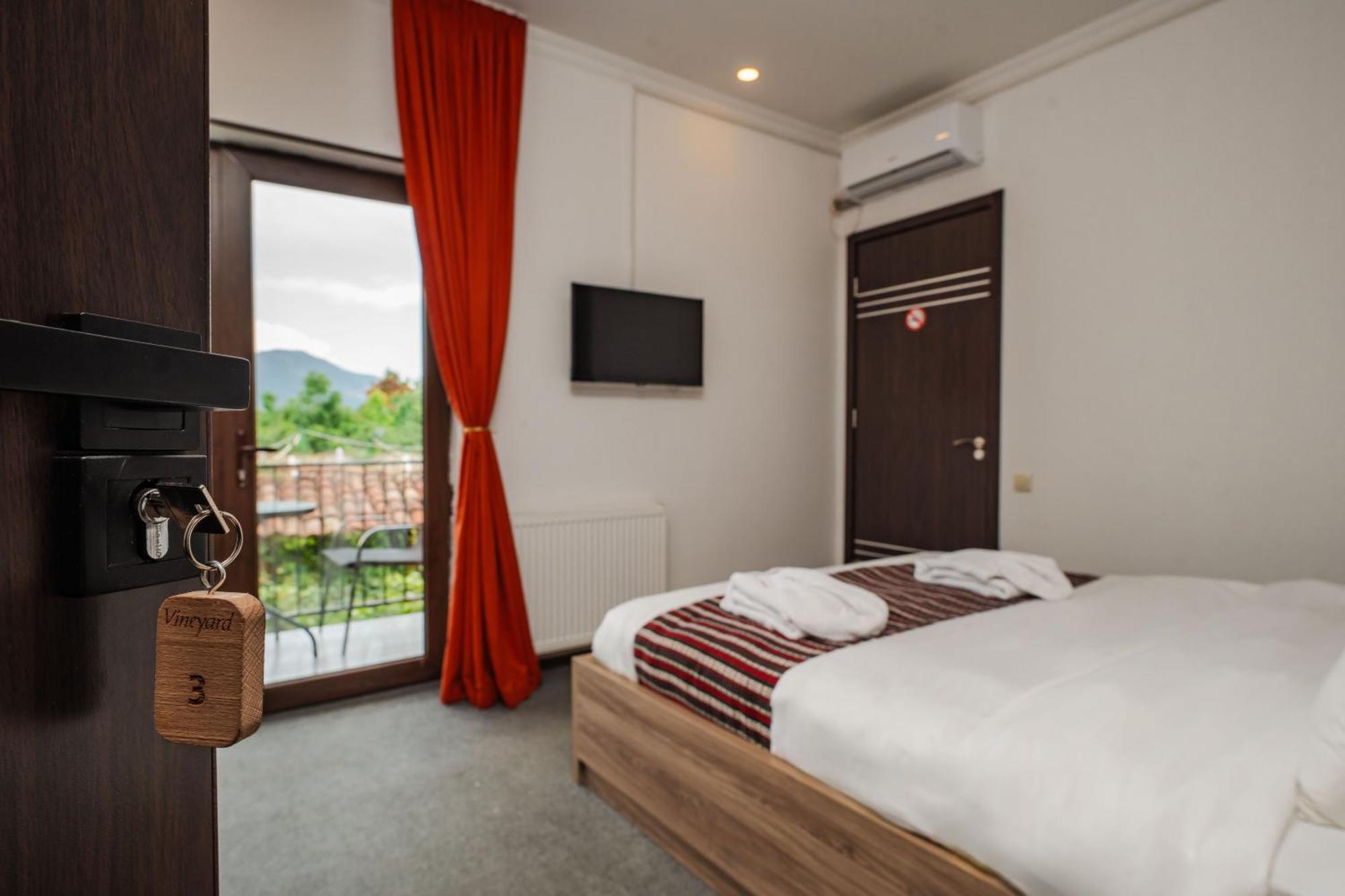 Vineyard Hotel & Winery Napareuli エクステリア 写真