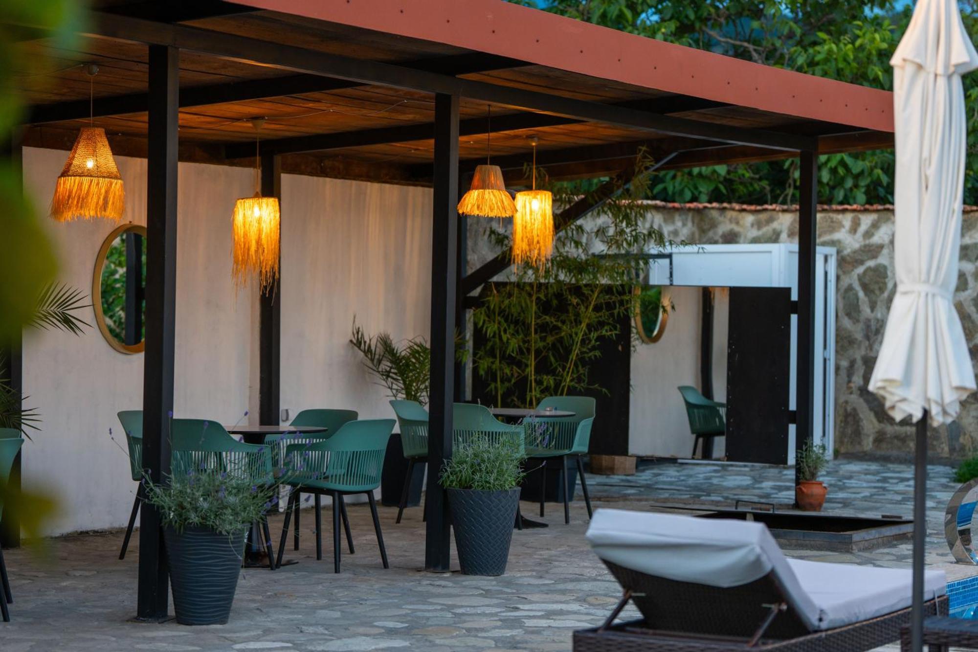 Vineyard Hotel & Winery Napareuli エクステリア 写真